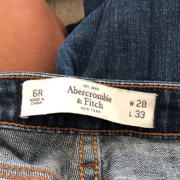 Abercrombie & Fitch - Picture 4 of 5